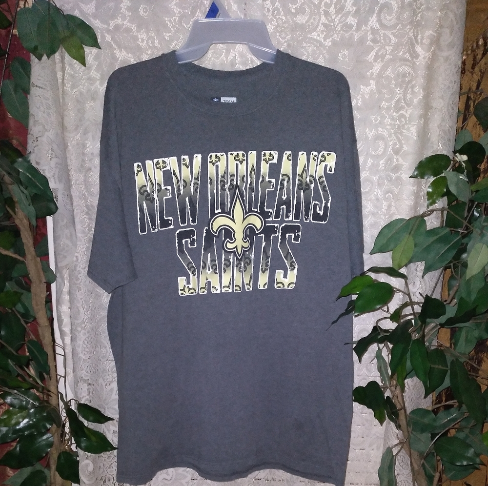 NEW ORLEANS  SAINTS  TEE SHIRT